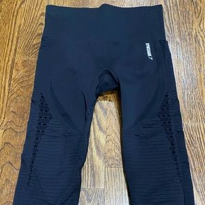 BLACK Gymshark cropped leggings